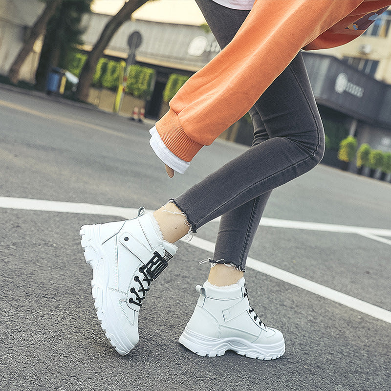 Bottines urbaines à semelle épaisse et design contemporain