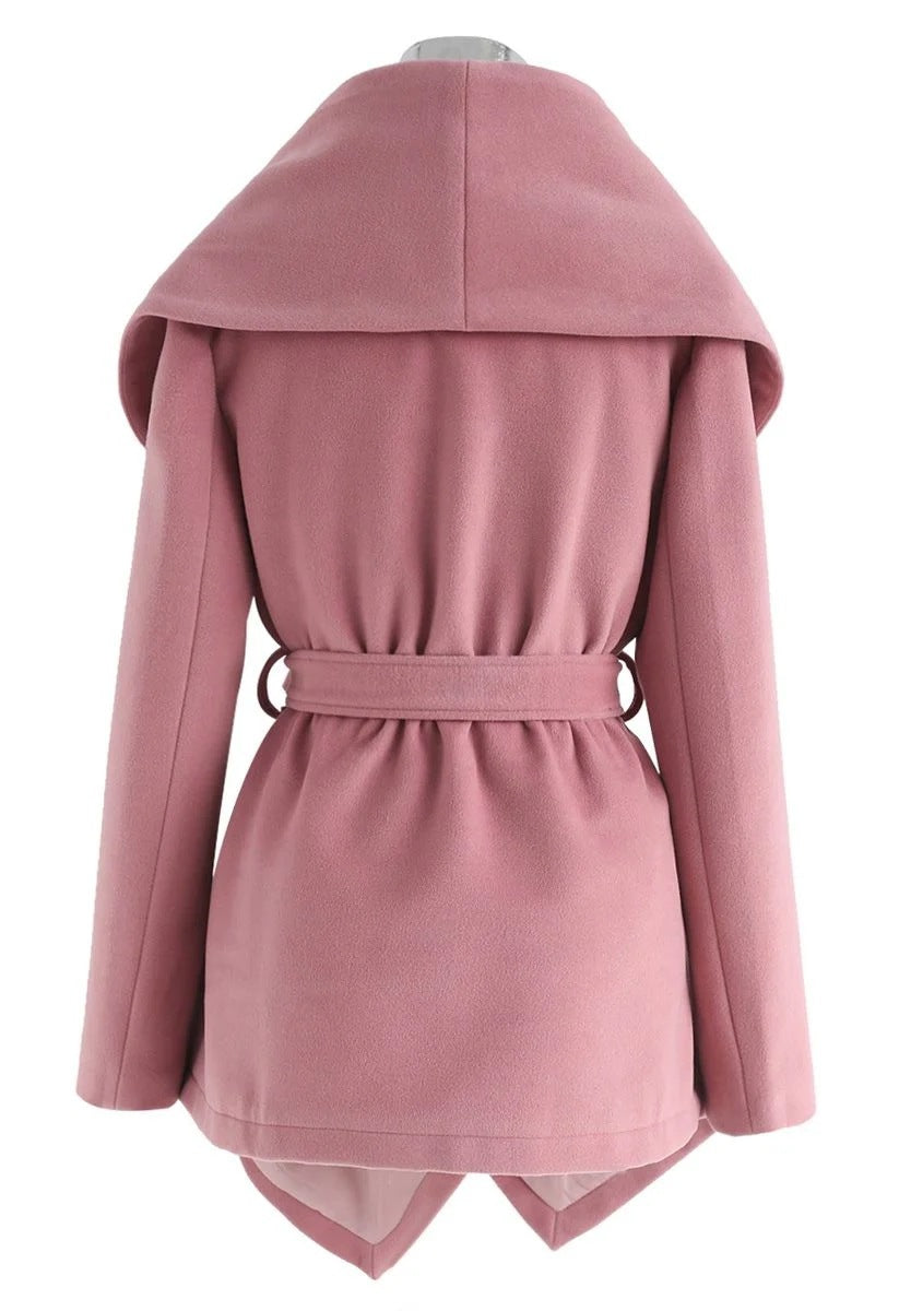 Manteau en laine ceinturé à col cape